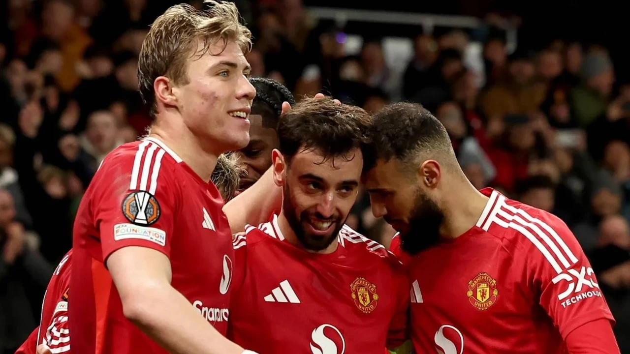 قمة الدوري الإنجليزي.. موعد مباراة مانشستر يونايتد وتوتنهام والقنوات الناقلة للمواجهة المرتقبة